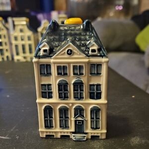 KLM Delft Blue and Cream Ceramic House Figurine Collectable #48
